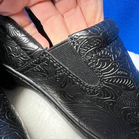 NIB/NWT🤩 |•YŮŮ•| Light & Flexible Bethanee Comfort Clogs Size 9 Wide - Picture 7 of 16